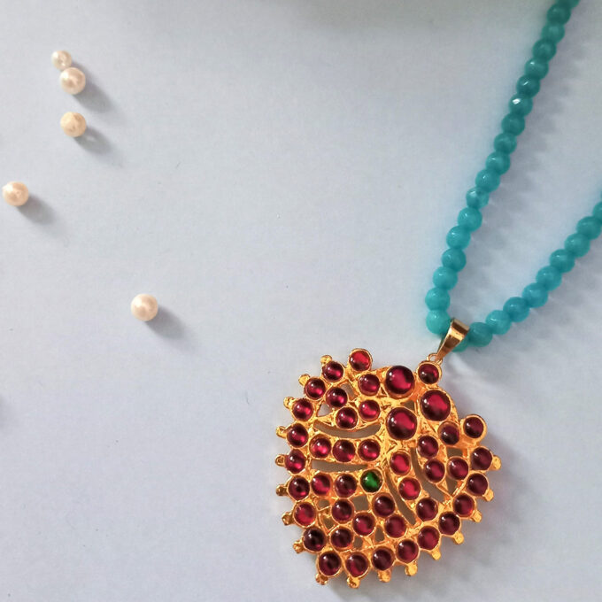 Drop pendant with crystal chain